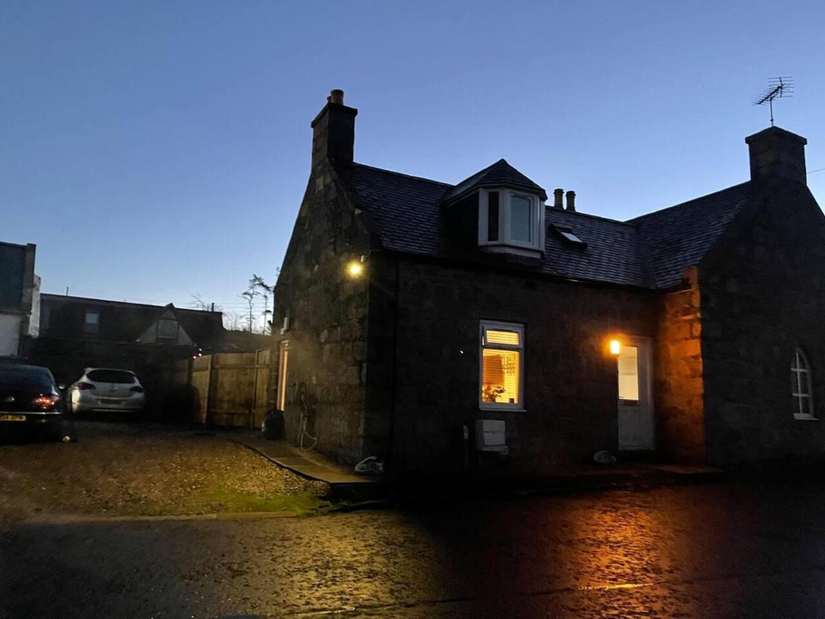 Rural Chapel Cottage Near Airport Bar & Hot Tub 阿伯丁 外观 照片